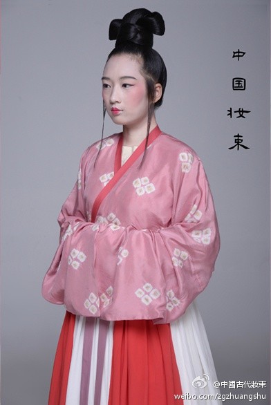 微耳幔女裝最新款，時(shí)尚潮流與個(gè)人立場的完美融合