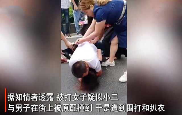 打小三扒衣服背后的故事，揭露涉黃事件的真相與風(fēng)險警告