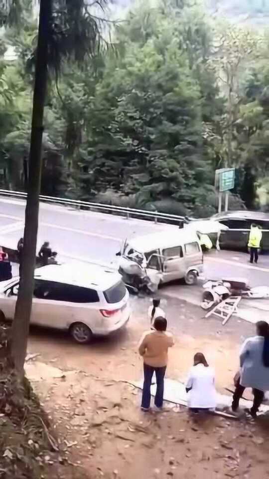 南江麻辣論壇最新車禍?zhǔn)录仡櫯c報道