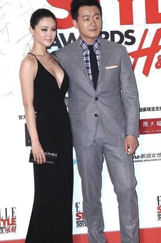 關(guān)悅佟大為探尋小巷美食，最新視頻揭示隱藏美食天堂