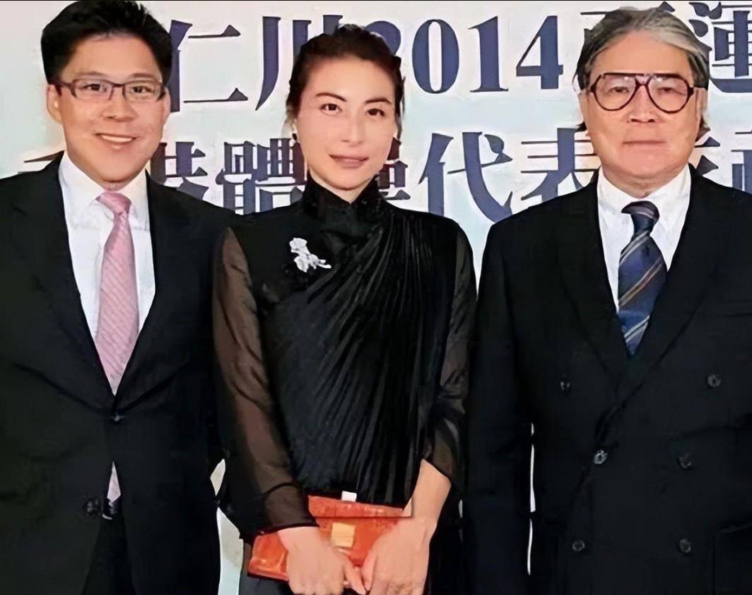 霍振廷時薇情感糾葛與成長故事最新章節(jié)揭秘，熱門話題下的深度情感探索
