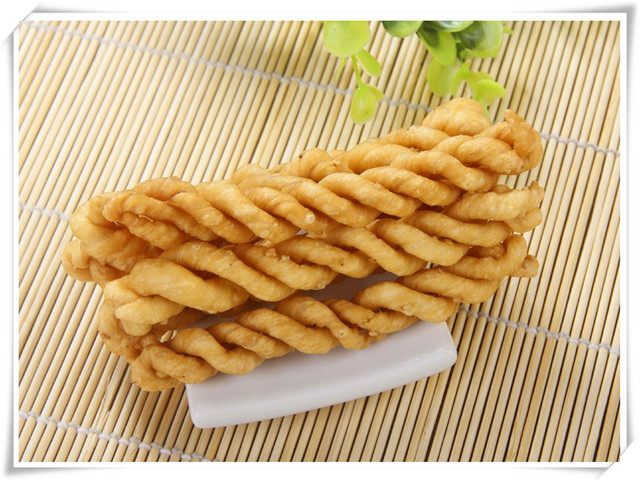 最新麻花炸法，小巷深處的味覺盛宴