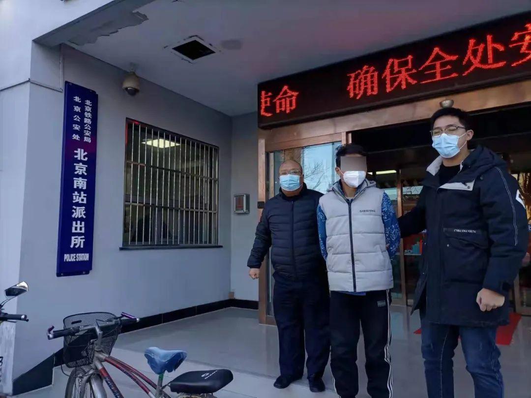 最新冒充領(lǐng)導(dǎo)加微信,最新冒充領(lǐng)導(dǎo)加微信，警惕身邊的犯罪風(fēng)險(xiǎn)??