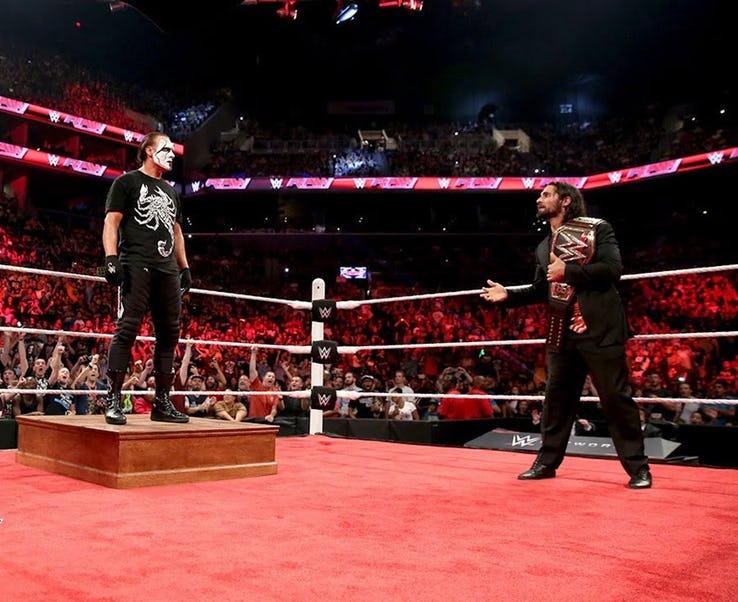 最新WWE摔角之夜，熱血、榮耀與夢想的激烈較量