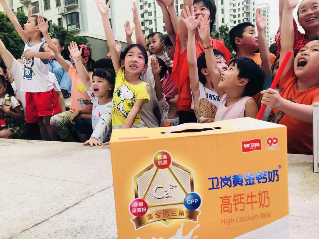 喝酸奶比賽，速度與味道的較量