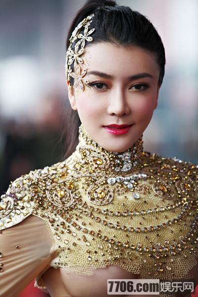 關(guān)于龔玥菲三級(jí)電影的涉黃問題警示，遠(yuǎn)離不良信息，遵守法律法規(guī)和社會(huì)道德規(guī)范。