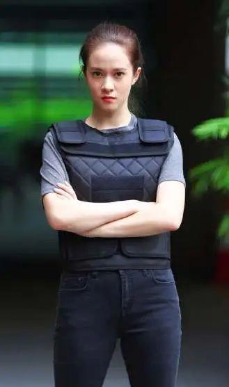 戰(zhàn)狼2辭演女演員背后的故事揭秘，深度探索電影情感與幕后風(fēng)云