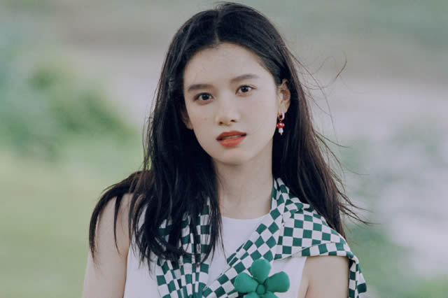 女演員鄭楠，星光璀璨下的全面探析