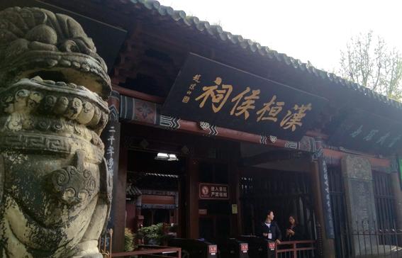 莽洞峽谷漂流探秘，漂流奇遇與獨(dú)特小店全攻略