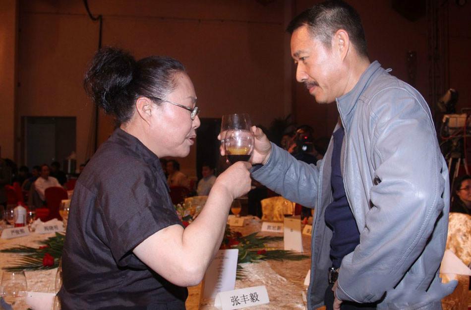 今夜有戲，友情、夢想與家的溫馨故事最新章節(jié)列表